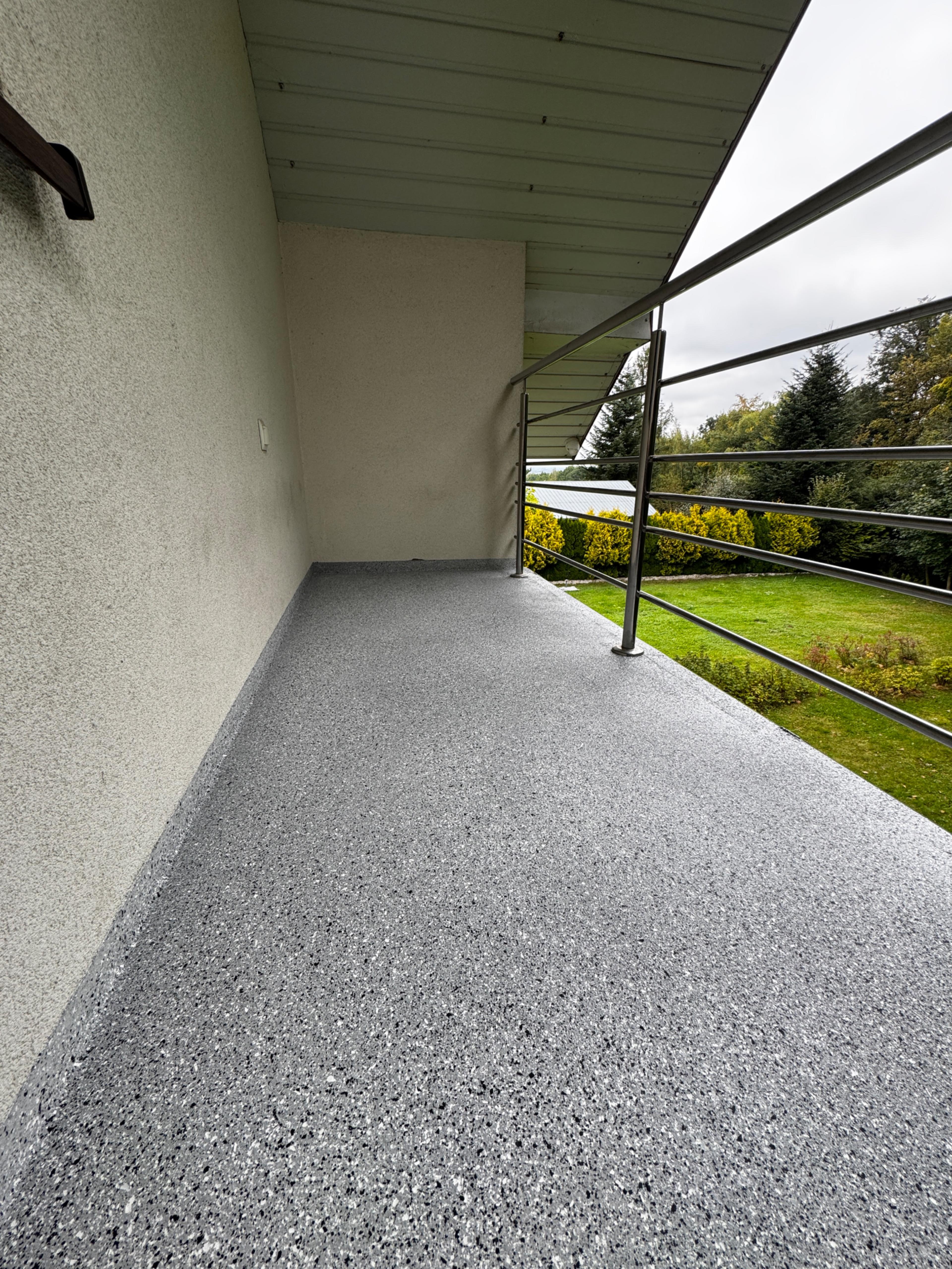 Posadzki żywiczne poliuretanowe w Dębicy - trwałość i elegancja