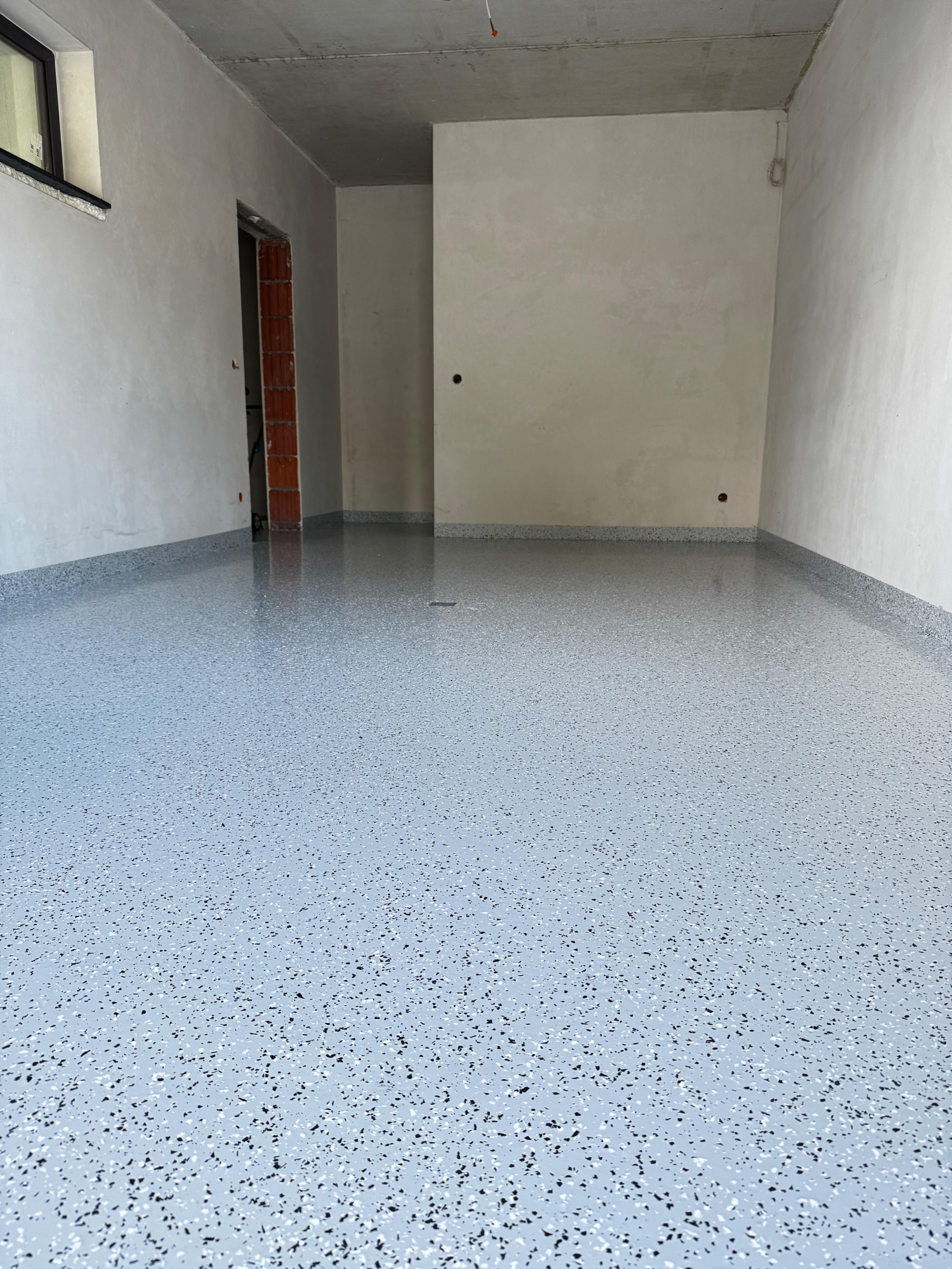 Posadzka żywiczna w garażu w Gliwicach - trwałość i estetyka