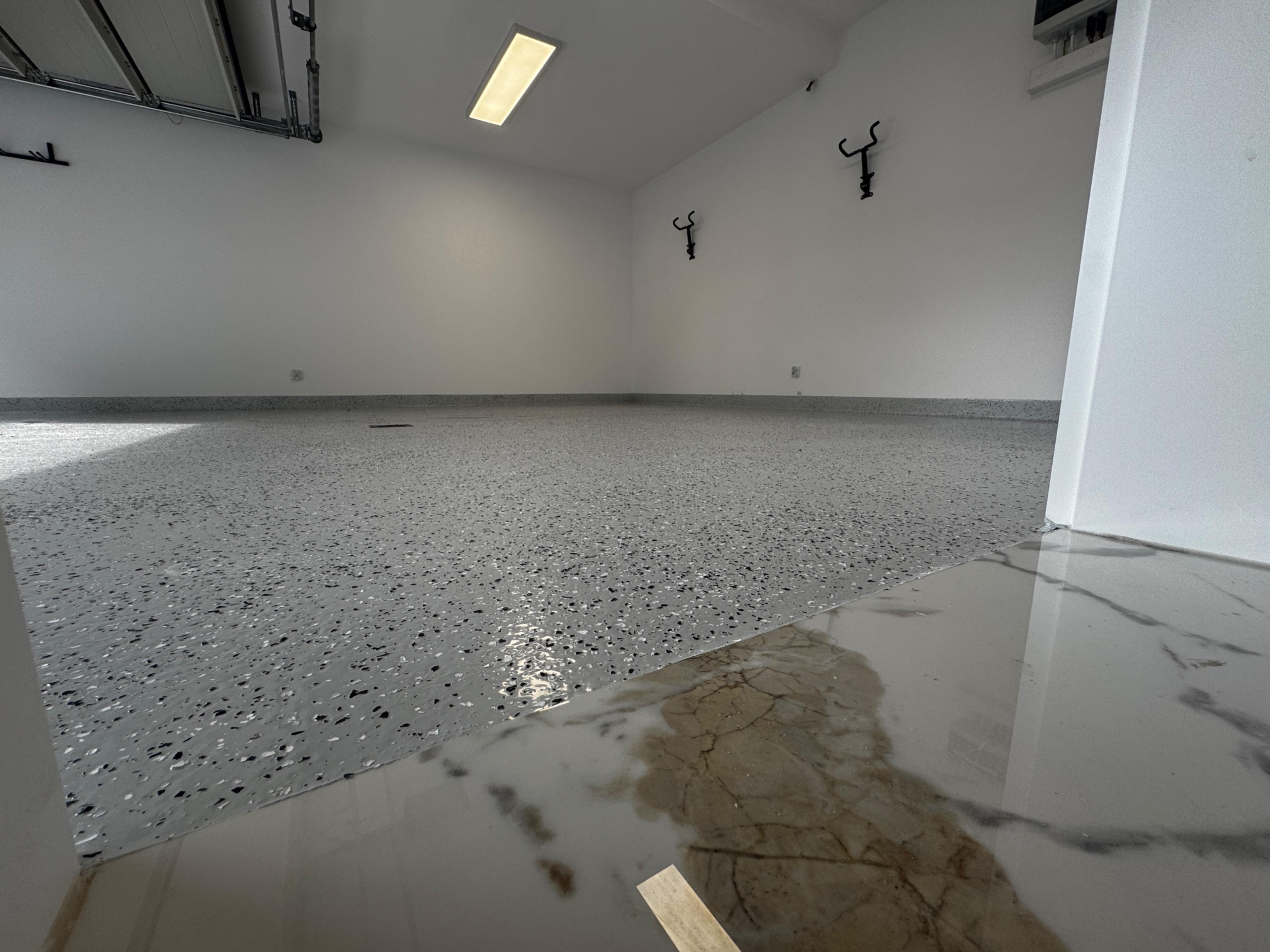 Posadzka żywiczna w garażu, Kraków – trwałość i estetyka