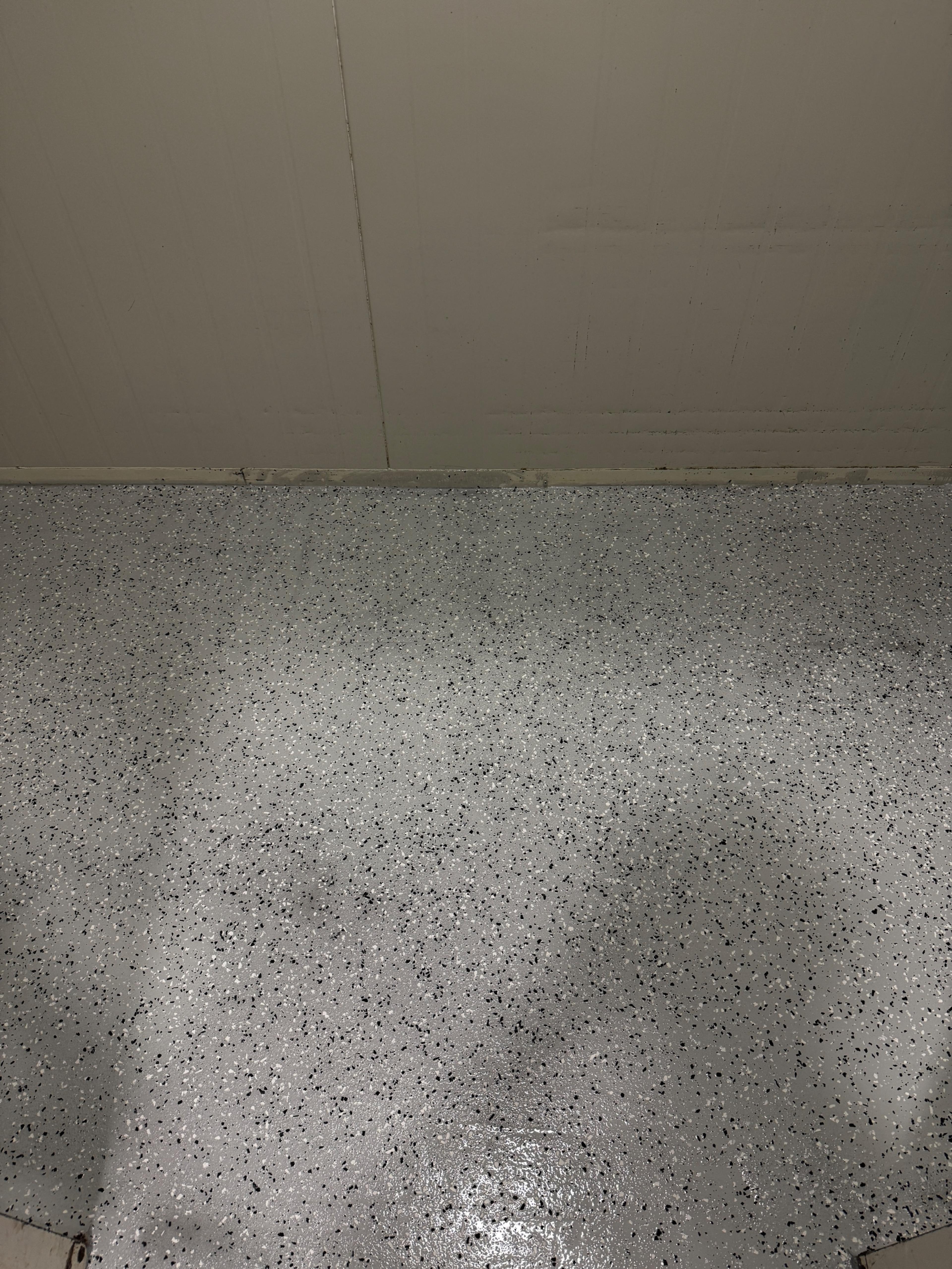 Posadzki żywiczne w kuchni restauracji w Rzeszowie – trwałość i estetyka