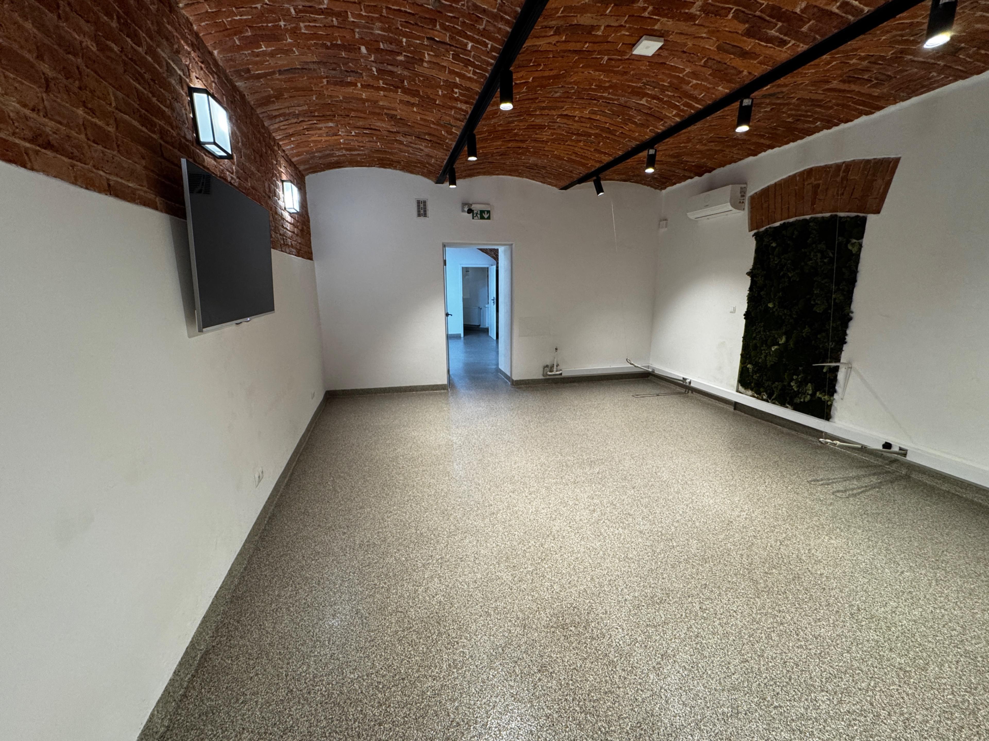 Posadzki żywiczne w Krakowie - trwałość i estetyka dla salonów