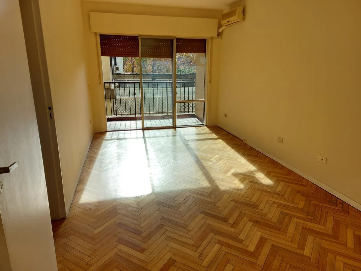Estudio compacto ideal para inversores, cerca de todo