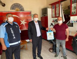 BERBER VE KUAFÖRLERE MASKE ve DEZENFEKTAN DAĞITIMI SÜRÜYOR