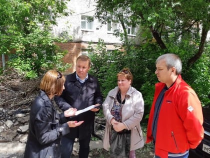 Михаил Борисов продолжает отрабатывать вопросы, поступающие на горячую линию партпроекта «Городская среда»