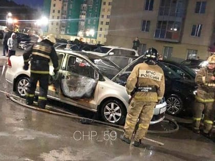 В Перми ночью взорвался и сгорел автомобиль