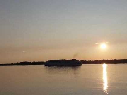 ​В Перми транспортный прокурор потребовал убрать списанный теплоход из акватории Камы