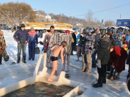 1,7 тысячи из миллиона пермяков окунулись на Крещение в прорубь