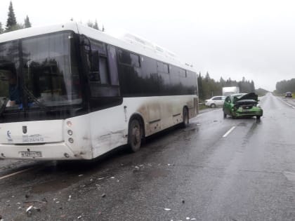 На трассе Пермь-Екатеринбург четыре автомобиля попали в аварию