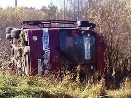 В Прикамье на трассе перевернулся автобус