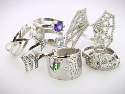 В Перми соседки лишились украшений на 50 тысяч рублей после визита знакомого