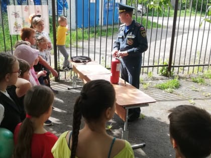 Школьники из Мотовилихинского района города Перми прибыли на станцию "Пожарная безопасность"