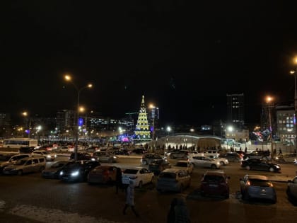 В Перми зажглись огни главной новогодней ели на эспланаде