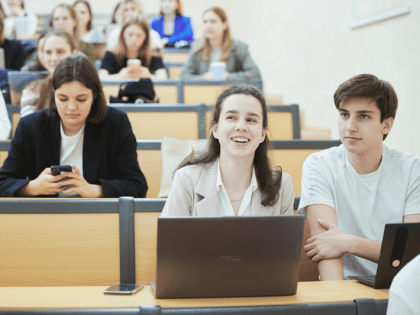 В 2023 году абитуриентов из новых российских регионов будут принимать в НИУ ВШЭ на особых условиях