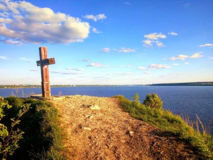 В Прикамье на мысе Стрелка рухнул деревянный крест