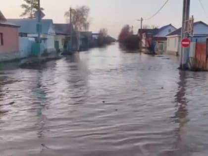 Спасатели Прикамья спасли почти 100 человек в затопленном Орске