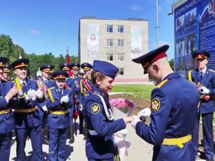 В Перми курсант ФСИН сделал предложение своей девушке во время вручения дипломов