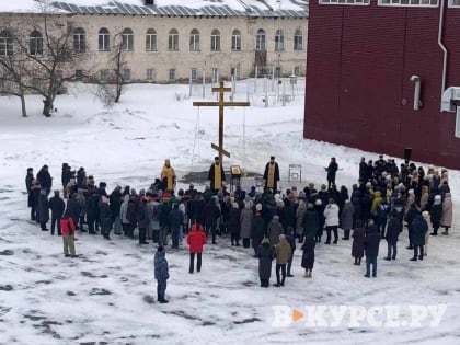 В пермском университете на месте будущей часовни установили крест