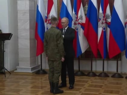 Владимир Путин наградил военнослужащего из Пермского края Медалью Жукова