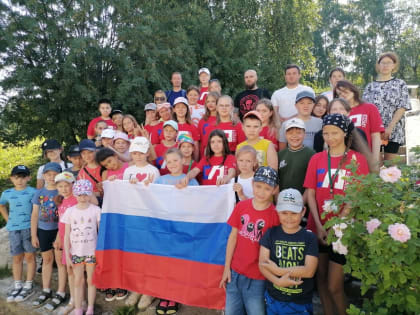 Молодогвардейцы провели зарядку с участником специальной военной операции
