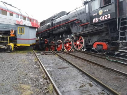 В Перми с рельс сошел старый локомотив