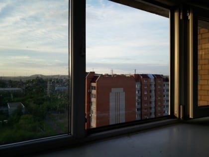 Парень, выпавший из окна на улице Уинской там не проживал