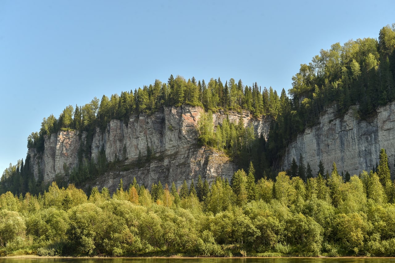 Купить 25 пермском крае. Красновишерск Пермский край. Озеро Красновишерск Пермский край. Красновишерск Пермский край достопримечательности. Золотой камень Красновишерский район Пермского края.