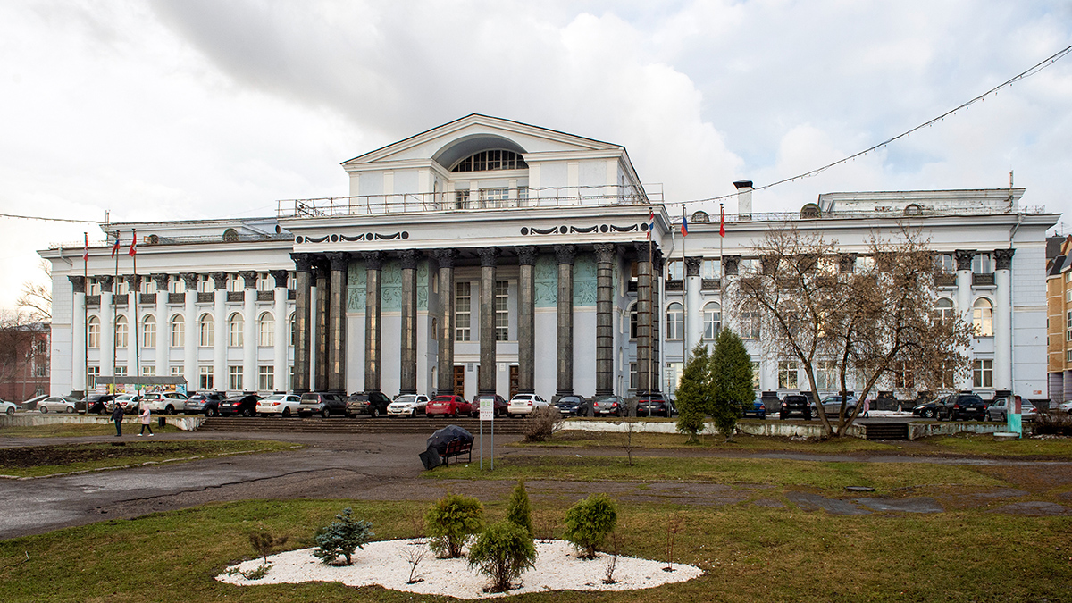 Дк пермский. Дворец культуры имени в. и. Ленина (Пермь). Дворец имени Ленина Пермь. ДК им Ленина Пермь. Дворец им Ленина Березники.