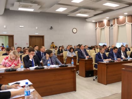 Поменялись местами. Кто из депутатов Барнаула закрепился в числе самых медийных