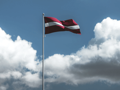 Президент Латвии призвал отбирать ВНЖ и визы за поддержку России