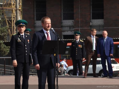 Губернатор Алтайского края Виктор Томенко принял участие в митинге ко Дню пограничника