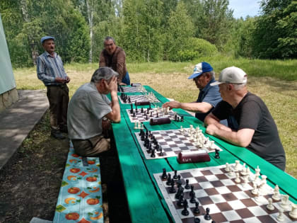 Ветераны Бийска разгромили барнаульцев на природе