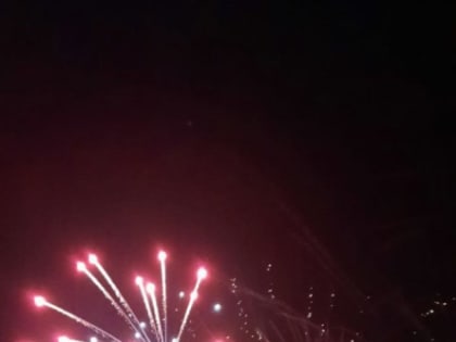 Праздничный салют, посвященный Дню города, отгремел на пл.Мира
