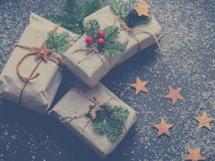 Почти 40 тысяч барнаульских детей получат подарки от Деда Мороза