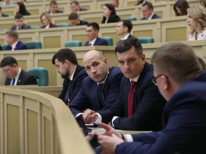 Меры поддержки молодежи обсудили на федеральном Форуме молодых парламентариев алтайские единороссы