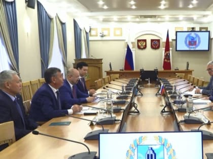Губернатор Алтайского края встретился с Чрезвычайным и Полномочным Послом Республики Казахстан в России