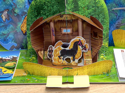 Бумажный инженер из Барнаула создаёт модели самолётов и архитектурных сооружений