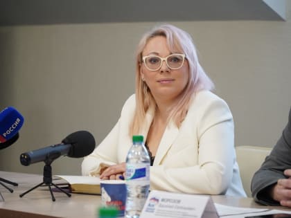 Кристина Юстус приняла участие во встрече с волонтерами, вернувшимися из гуманитарной миссии на Донбассе