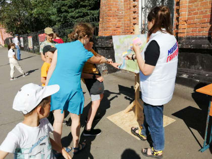 Молодогвардейцы Алтайского края приняли участие в поздравлении жителей