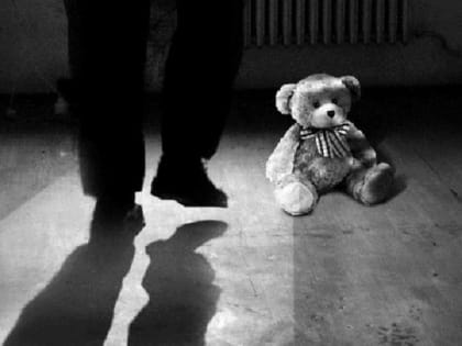 В России хотят обязать педофилов пожизненно носить GPS-браслеты