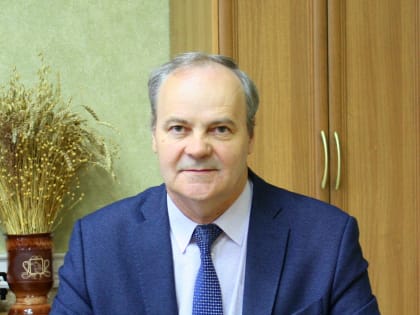 Ректор Алтайского ГАУ Николай Колпаков поздравляет коллектив вуза с Днем России
