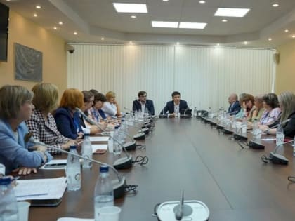 Госдума может рассмотреть законопроект о введении единого федерального оклада для учителей