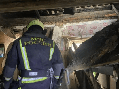 Потолок обрушился в двухквартирном доме в Барнауле. Есть погибшие
