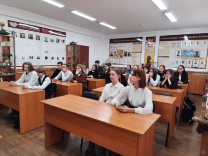 Урок мужества прошел в школе №114