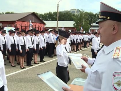 Губернатор Виктор Томенко поздравил выпускников БЮИ