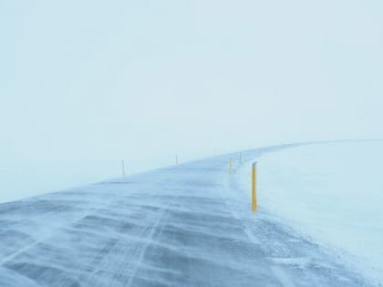 В Алтайский край вернулись снег, метели и сильный ветер