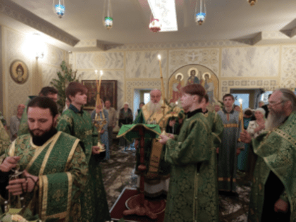 В канун Дня Святого Духа, митрополит Сергий совершил вечернее Богослужение