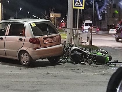 В центре Барнаула произошло жесткое ДТП с мотоциклистом