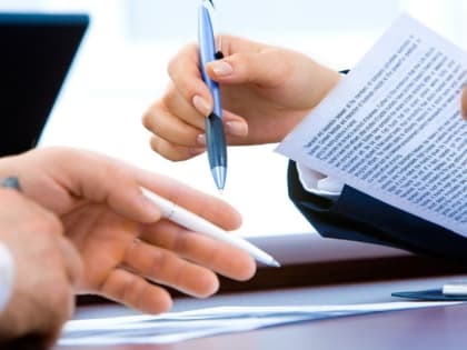 "Пенсии и закон о фейках": какие законы вступят в силу в России в апреле