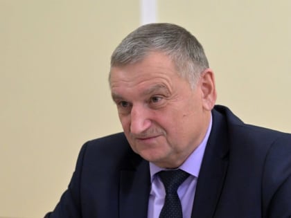 Губернатор Алтайского края Виктор Томенко провел рабочую встречу с главой Бурлинского района Сергеем Давыденко