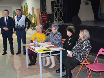 Депутаты принимают участие в отчетах ТОС и поселковых администраций